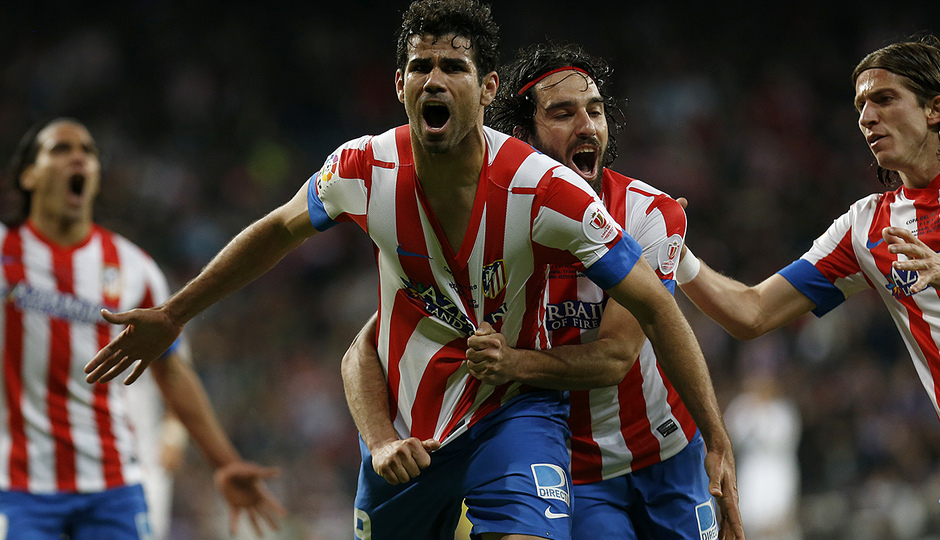 Temporada 12/13. Final Copa del Rey 2012-13. Real Madrid - Atlético de Madrid. Arda y Filipe se dirigen a abrazar a Diego Costa con Falcao en segundo plano